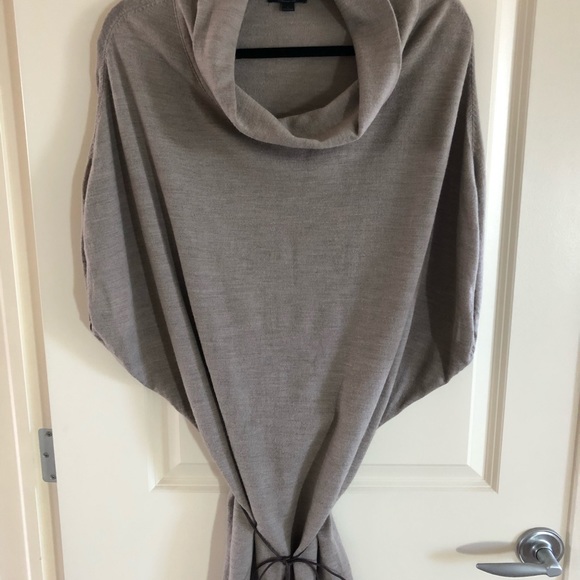 EMU 3/4 length top worn with leggings or jeans - Picture 3 of 7